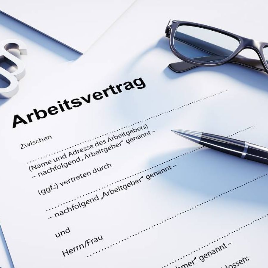 Arbeitsvertrag mit Stift
